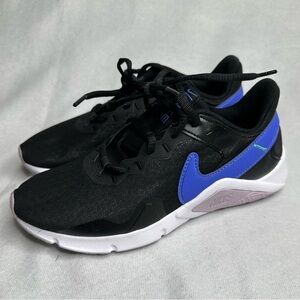 Nike legend essential 2